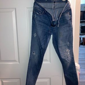 Skinny distressed jeans